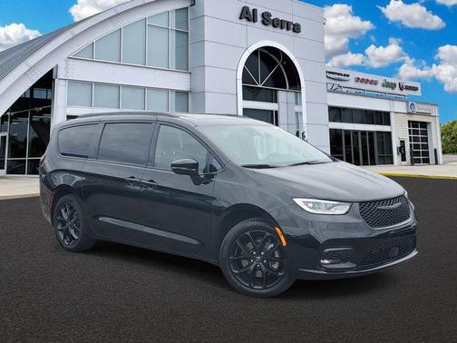 Diamond Black Crystal Pearlcoat 2026 Chrysler Pacifica Limited