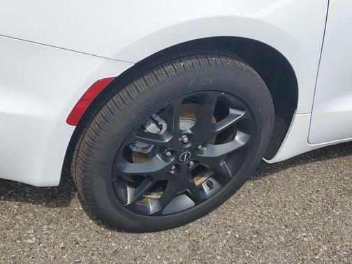 Bright White Clearcoat 2026 Chrysler Pacifica Limited