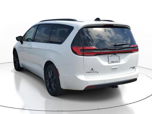 Bright White Clearcoat 2026 Chrysler Pacifica Limited