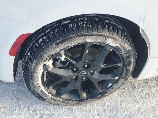 Bright White Clearcoat 2026 Chrysler Pacifica Limited