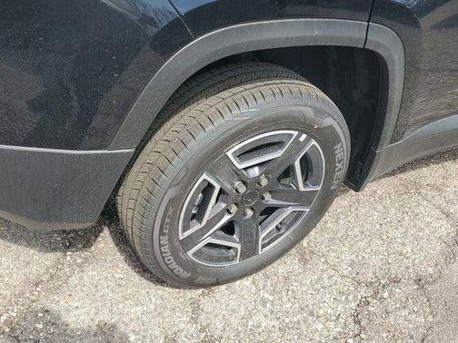 Diamond Black Crystal Pearlcoat 2026 Jeep Cherokee Limited