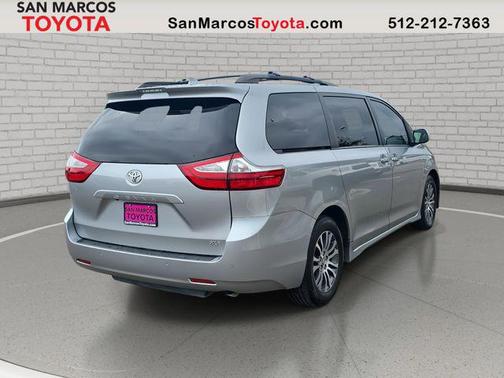 2019 Toyota Sienna XLE