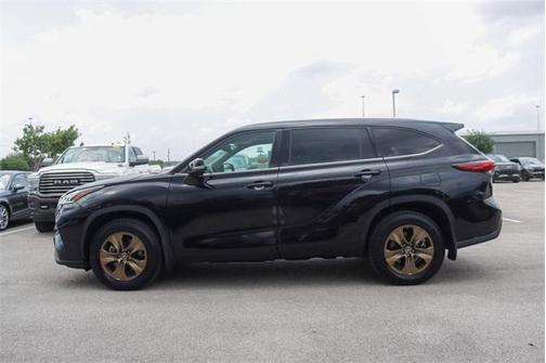 2022 Toyota Highlander Hybrid XLE