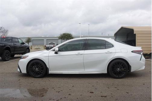 2024 Toyota Camry Hybrid SE