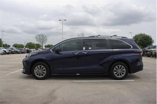2024 Toyota Sienna XLE 8 Passenger