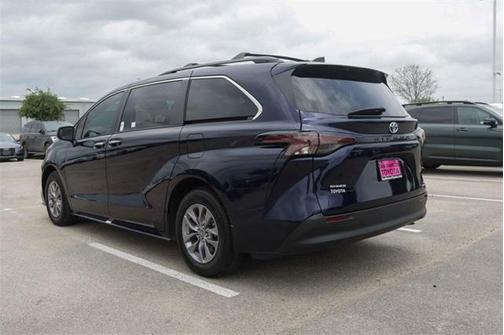 2024 Toyota Sienna XLE 8 Passenger