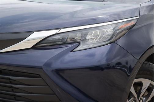 2024 Toyota Sienna XLE 8 Passenger