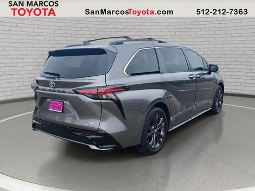 2021 Toyota Sienna XSE 7 Passenger