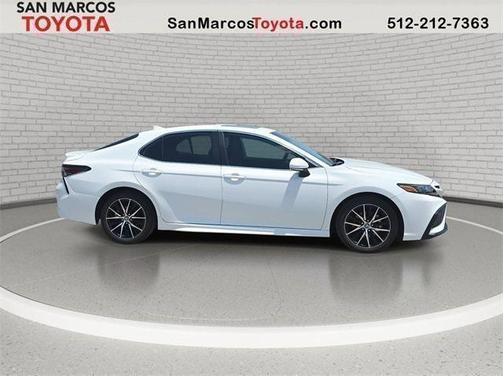 2024 Toyota Camry Hybrid SE