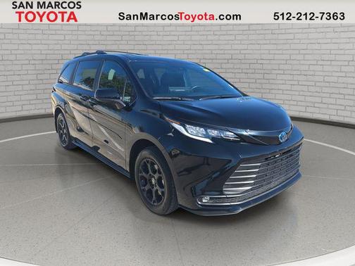 2025 Toyota Sienna Woodland Edition