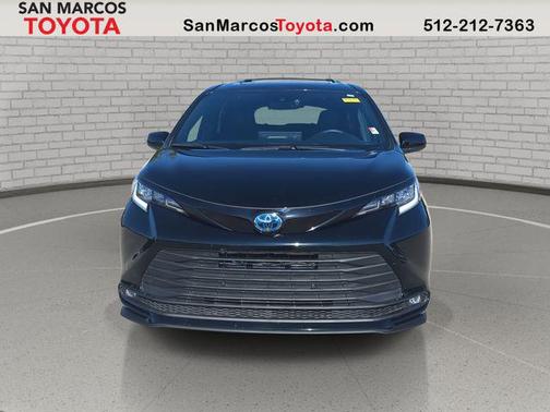 2025 Toyota Sienna Woodland Edition