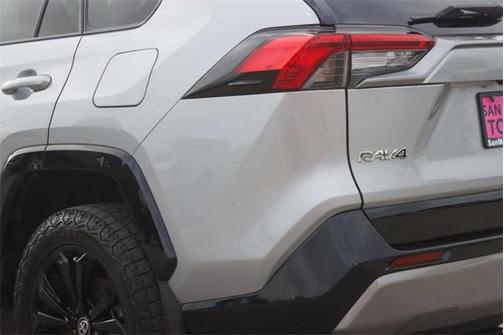 2022 Toyota RAV4 Hybrid SE