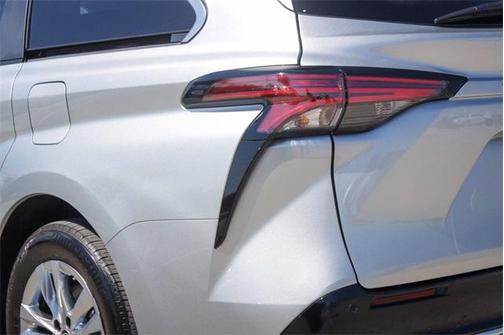 2024 Toyota Sienna Limited 7-Passenger