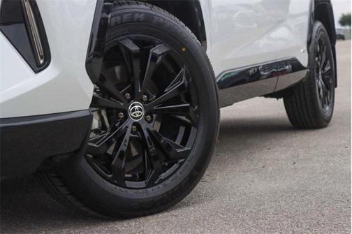 2025 Toyota RAV4 Hybrid SE