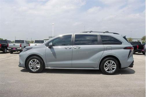 2022 Toyota Sienna XLE
