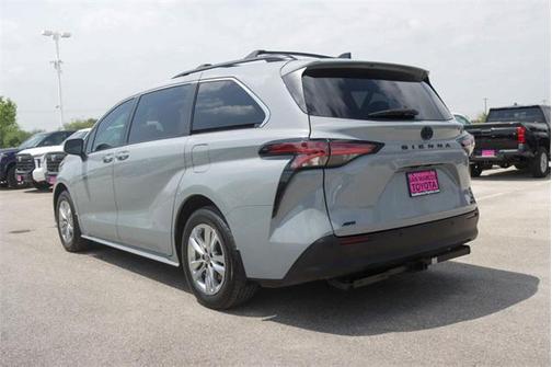2022 Toyota Sienna XLE