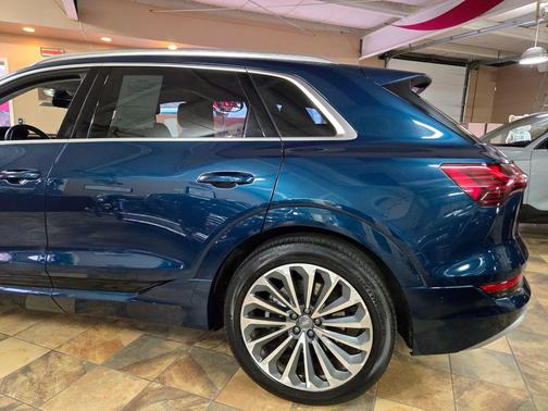 2019 Audi e-tron Premium Plus