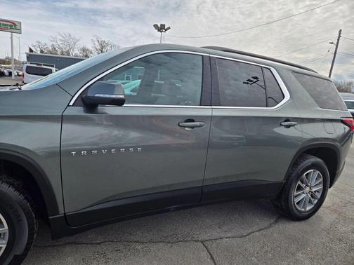 2022 Chevrolet Traverse LT Cloth