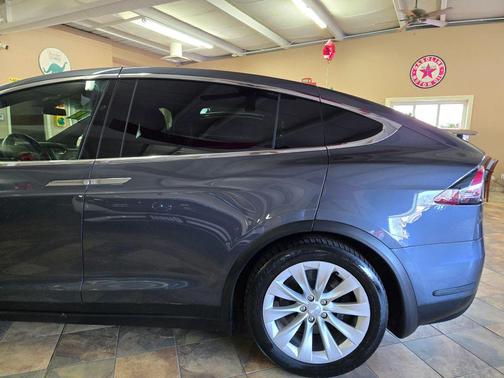 2018 Tesla Model X 75D