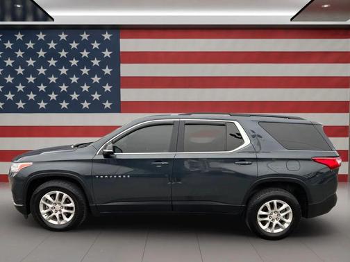 GREEN 2020 Chevrolet Traverse LT Cloth