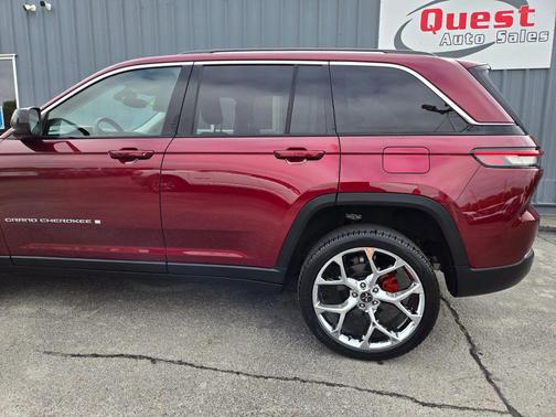 2023 Jeep Grand Cherokee Laredo