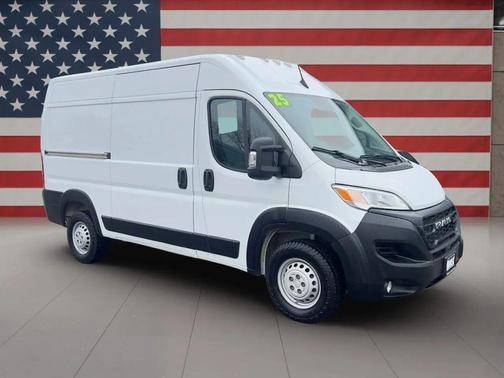 WHITE 2025 RAM ProMaster 2500 Tradesman