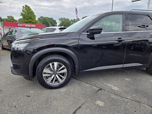 2023 Nissan Pathfinder SL 4WD