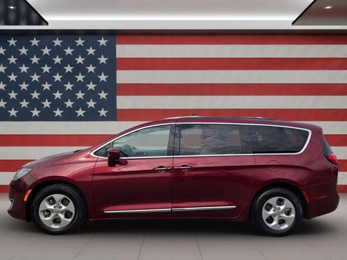 2017 Chrysler Pacifica Touring-L