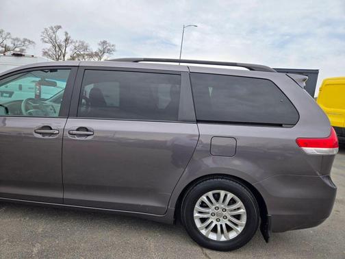 2011 Toyota Sienna XLE