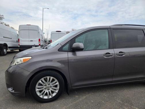 2011 Toyota Sienna XLE