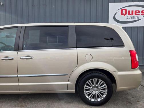 2016 Chrysler Town & Country Touring-L