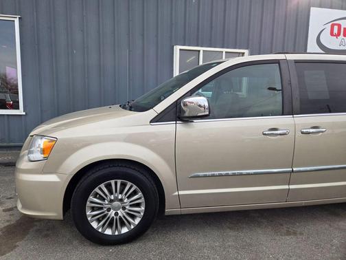 2016 Chrysler Town & Country Touring-L