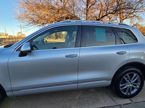 2016 Volkswagen Touareg VR6 Lux