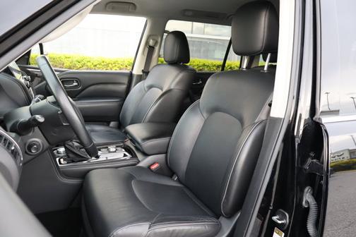 2022 INFINITI QX80 LUXE