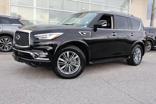 2022 INFINITI QX80 LUXE
