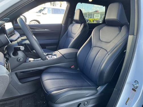 Radiant White 2026 INFINITI QX60 SPORT