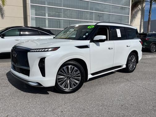 Radiant White 2026 INFINITI QX80 LUXE