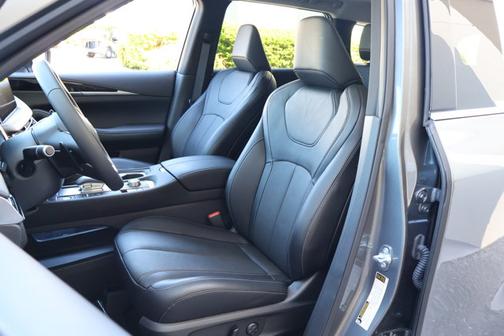 2025 INFINITI QX60 PURE