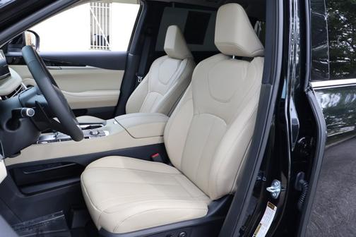 2025 INFINITI QX60 PURE