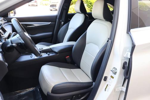 2023 INFINITI QX55 LUXE