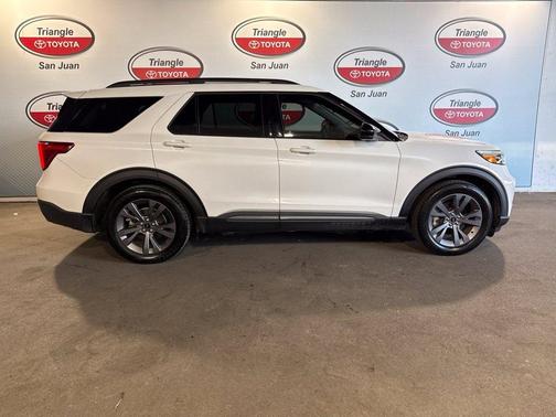 White 2022 Ford Explorer XLT