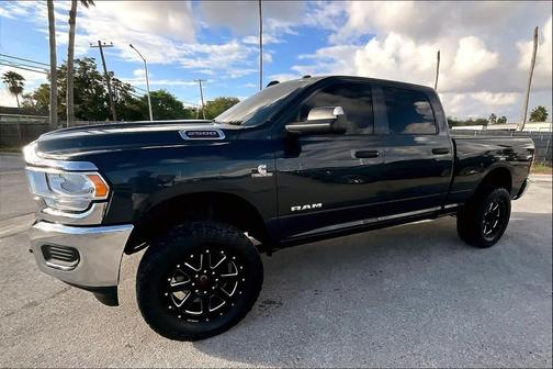 2020 RAM 2500 Tradesman Crew Cab 4X4 6'4' Box
