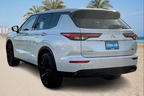 2022 Mitsubishi Outlander Black Edition 2WD