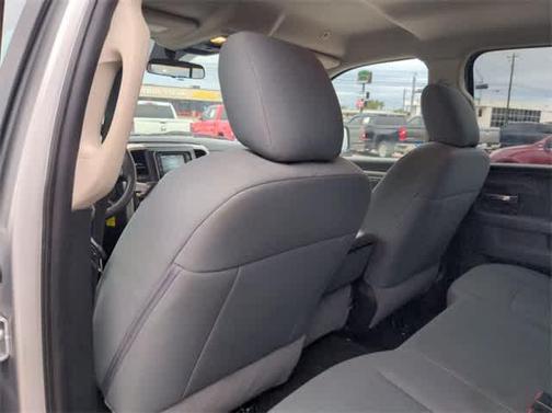 Bright Silver Metallic Clearcoat 2018 RAM 1500 SLT