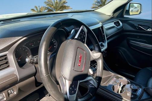 2023 GMC Acadia FWD SLT