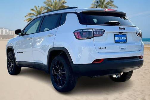 Bright White Clearcoat 2026 Jeep Compass Latitude