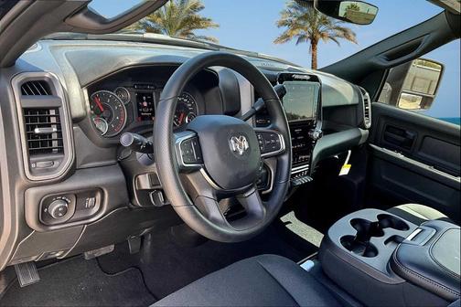 2025 RAM 2500 Tradesman Crew Cab 4x4 6'4' Box
