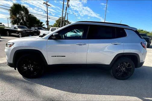 Silver Zynith Metallic Clearcoat 2026 Jeep Compass Latitude