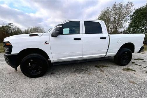 2025 RAM 3500 Tradesman Crew Cab 4x4 6'4' Box