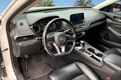 2022 Nissan Altima SR FWD
